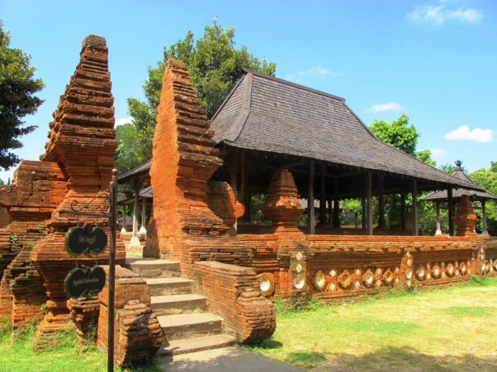 Rumah Adat Kasepuhan Cirebon 
